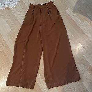 Wide leg pants perfect for short girlies! I’m 5’4 they are perfect length